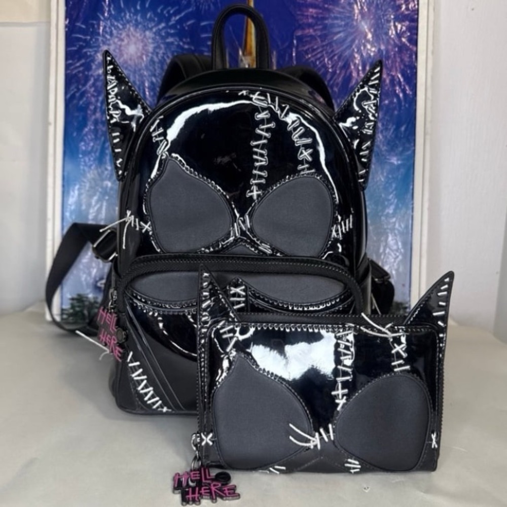 Loungefly Dc comics Batman returns Catwoman hello there backpack wallet SET